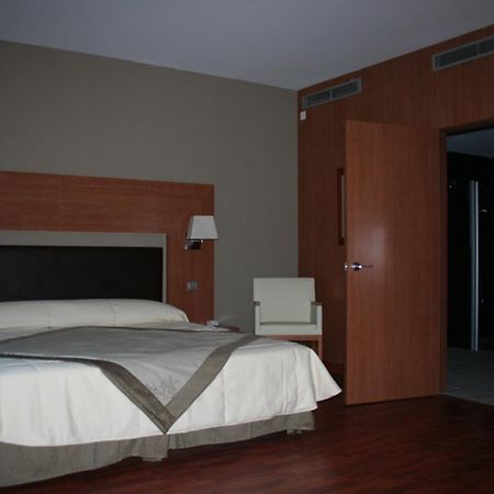 Alti Hotel Bagneres-de-Luchon Bagian luar foto