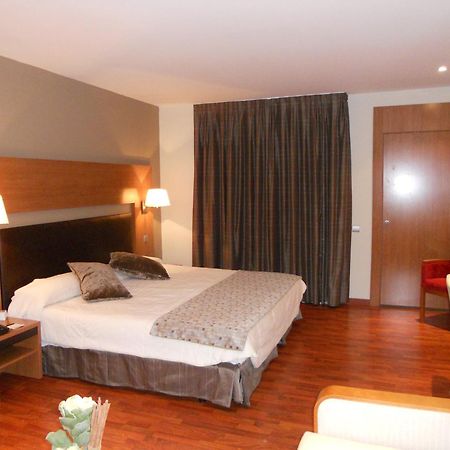 Alti Hotel Bagneres-de-Luchon Bagian luar foto