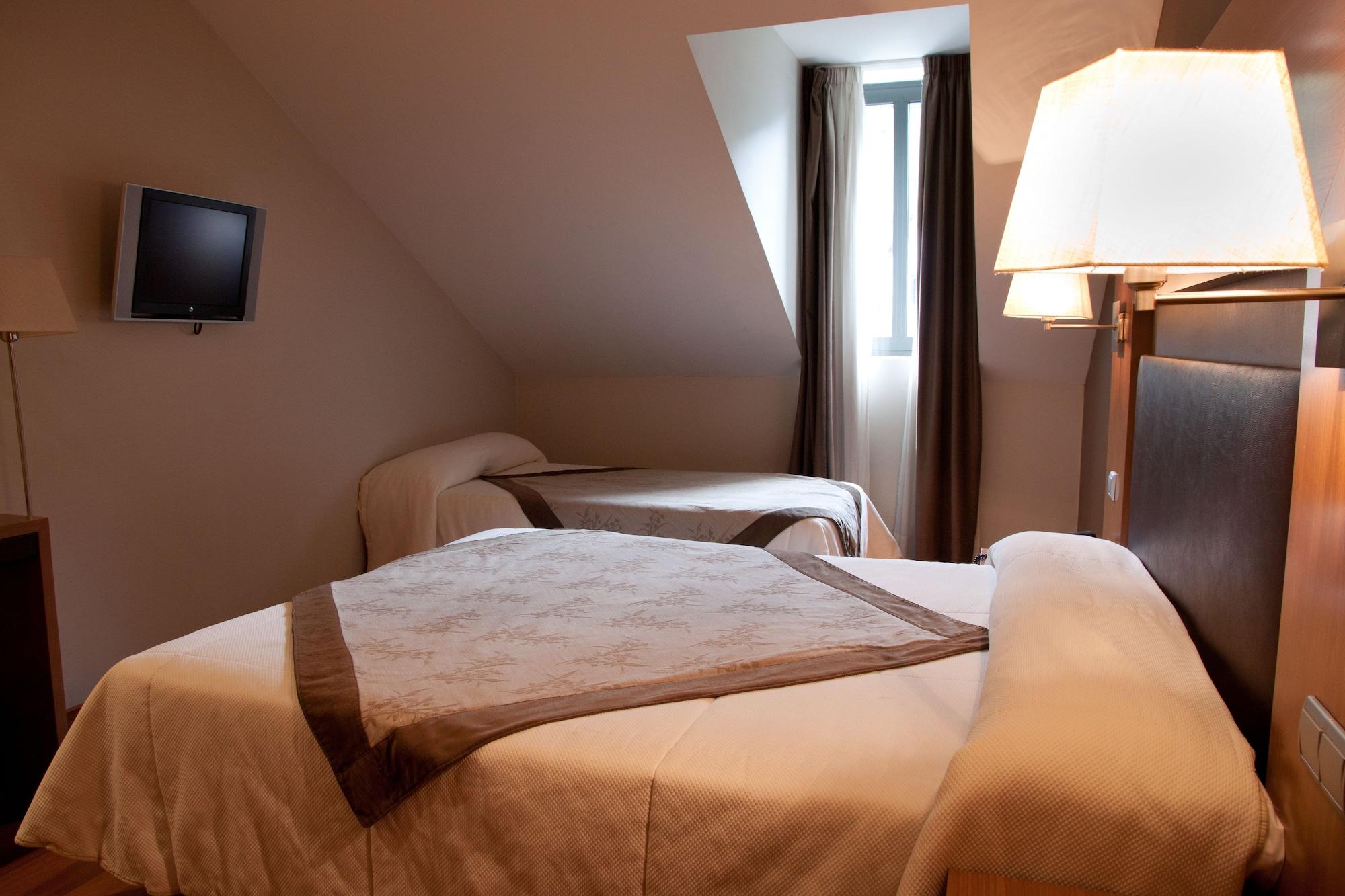 Alti Hotel Bagneres-de-Luchon Bagian luar foto