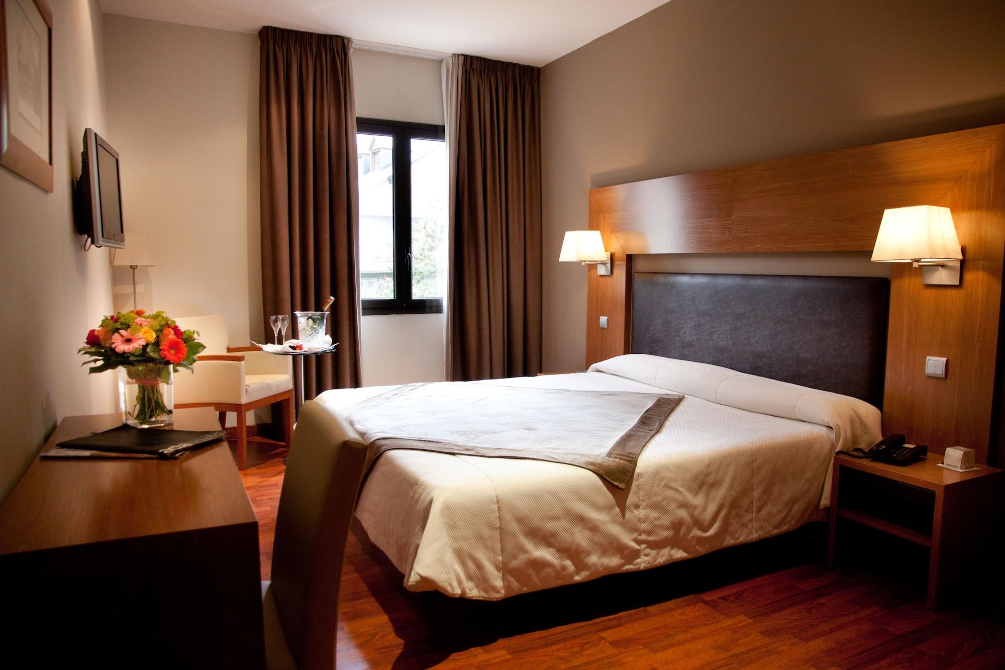 Alti Hotel Bagneres-de-Luchon Bagian luar foto