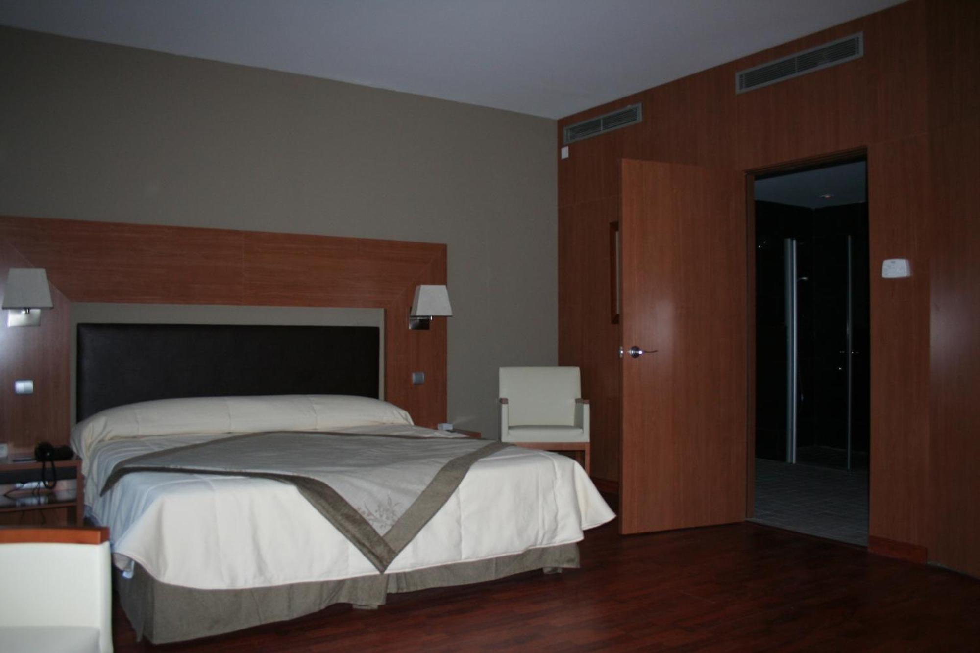 Alti Hotel Bagneres-de-Luchon Bagian luar foto